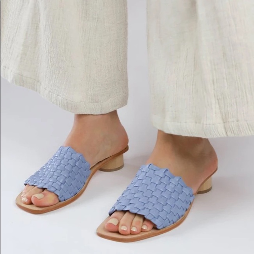 NWOT - LOQ Elora Sandals